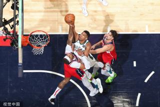 虽然赛场的 虽然赛场的